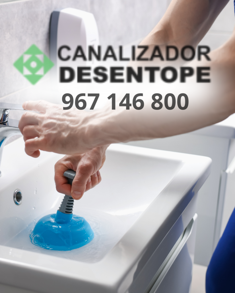 Alt text desentupir tubos com desentupidor de borracha